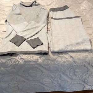 Two piece cotton sweater pants set.